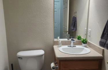 Bold Blue Retreat in Henderson - Foto 19