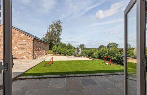 Fairvale House - Photo 12