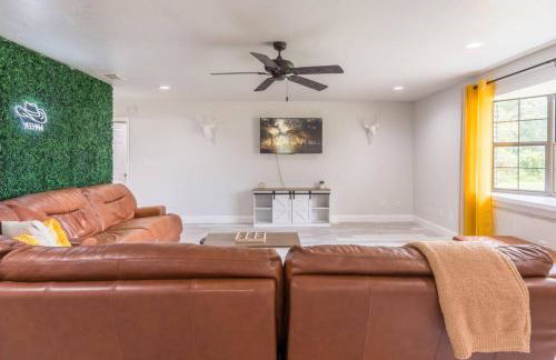 Entire Home with Air Hockey and Firepit - Photo 46