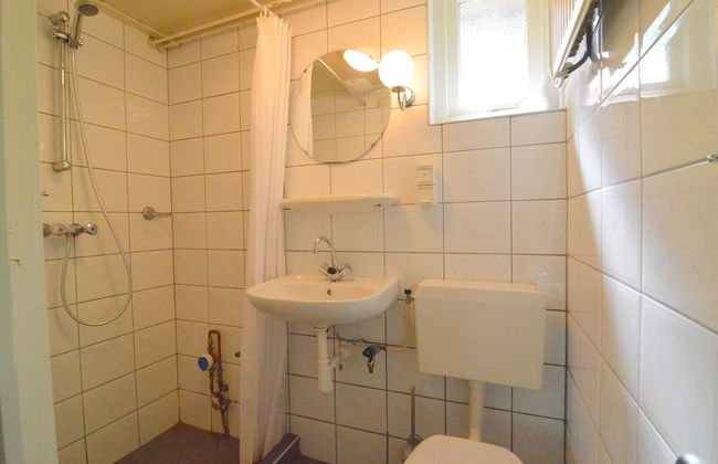 Detached Bungalow With Lovely Covered Terrace - Photo 12