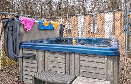 Private Hot Tub and Fireplace Poconos Home! - Foto 24