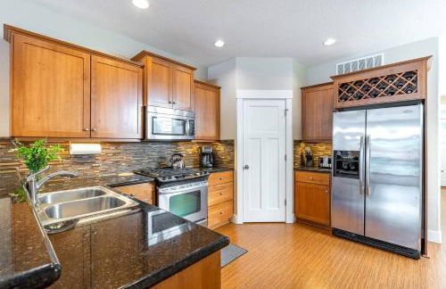 Quiet, Four bedrooms, 2 King Beds - Photo 10