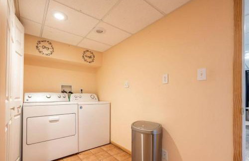 Charming Modern Farmhouse Retreat - Foto 44