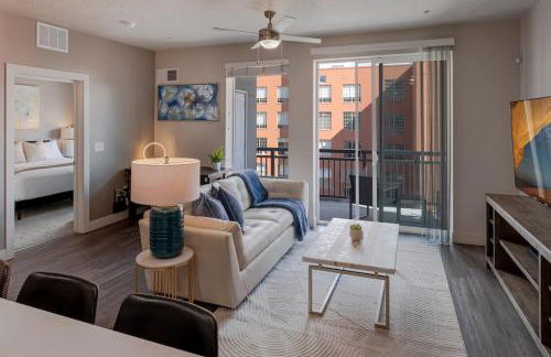 Convention Ctr Luxury 1BR Pool Gym Hot Tub - Foto 16