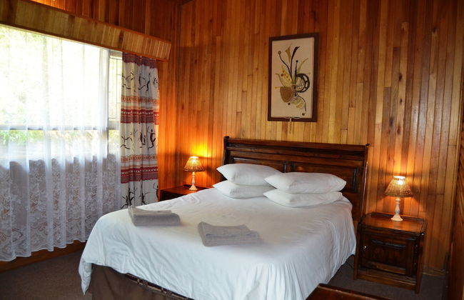 Log Cabin & Settlers Village - Photo 14