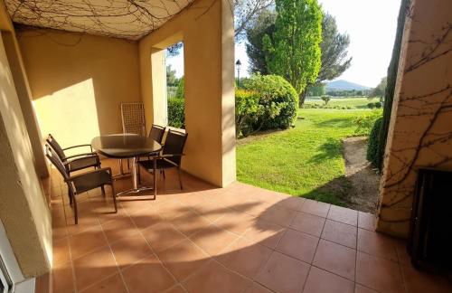 Hôtel du Golf de Pont Royal - appartement paisible rez de jardin - terrasse & piscine - Foto 26