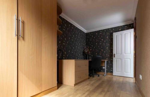 Huge 6 Bed House with Entertainment room and Hotub - Foto 9