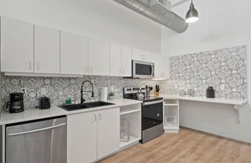 Party in Gaslamp 4BR Downtown Pad with Bathtub - Foto 24