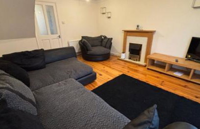 Cosy 2 Bedroom House - Large Driveway, EV Socket, WiFi, Contractor & Leisure Stays - Foto 5