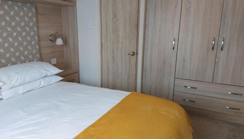 Alphi 4 - Holiday Home near Bude & Widemouth Bay - Photo 5, wardrobe