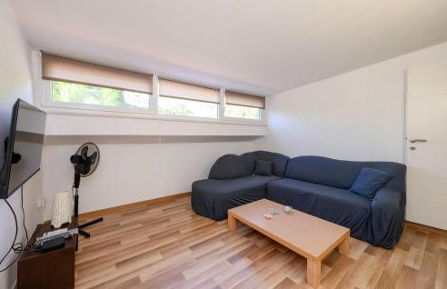 Beautiful Apartment In Klek With Wifi - Photo 4