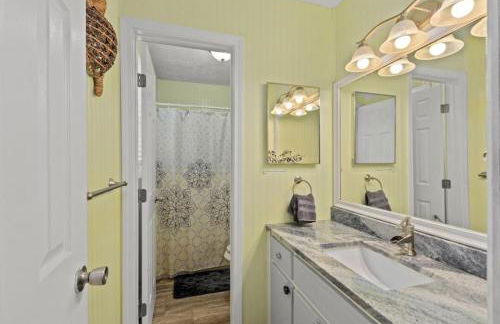 Anchors Away - Private Pool, Seasonal Hot Tub, Game Room, Walk to Beach, Pets OK - Photo 29