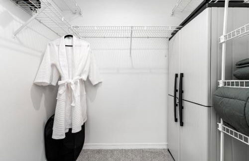 Newly Remodeled Lakefront Oasis - Foto 20