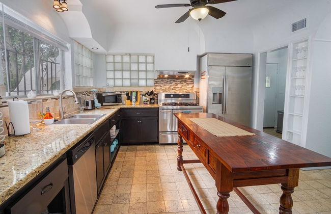 Splash Into Vacation 6BR Home w/ Pool & Waterslide - Foto 18