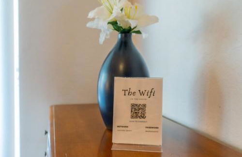 Spacious 4-bedroom 2-bath Abode - Foto 3