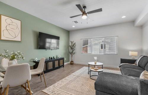 Stylish Phoenix Suite by Zenia Stays - Central & Cozy Escape - Foto 45