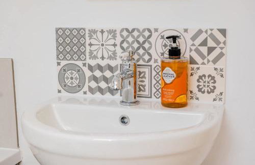 Grade II Listed House Tranquil Garden & Parking - Foto 26