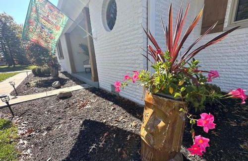 The Sleepy Tiki - game room, tiki lounge, firepit - Foto 48