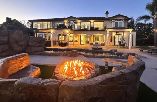Expansive Riverside Mansion! Luxe, Family Friendly - Foto 44