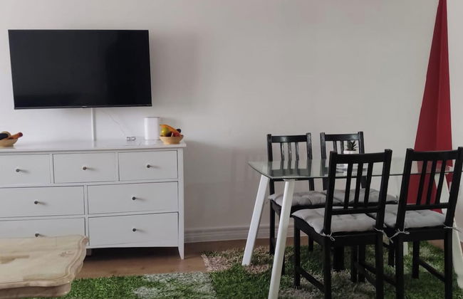 Apartment - Sleeps 5 - Parking - Station Close - Photo 9