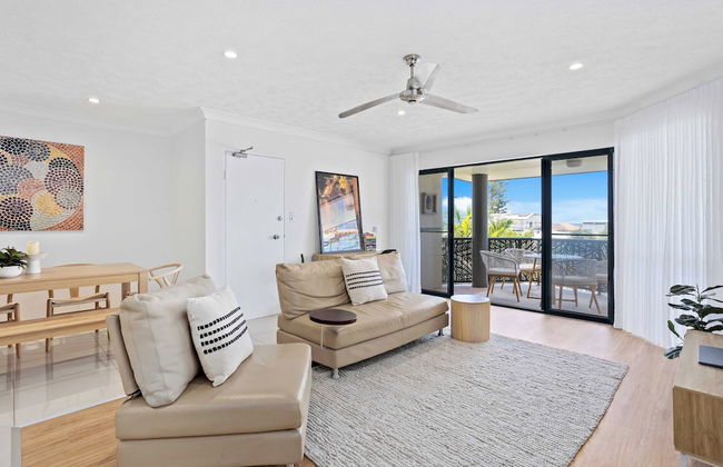 Chic Coastal Charm on Palm Beach - Photo 6