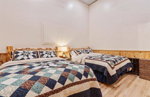 Historic Yellowstone Saloon - Foto 33