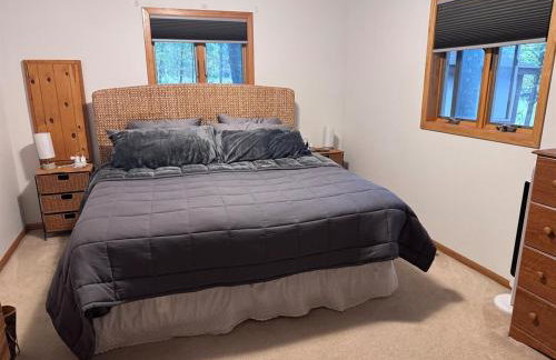 Spooner Shores - Wooded, Lakefront Retreat - Foto 19