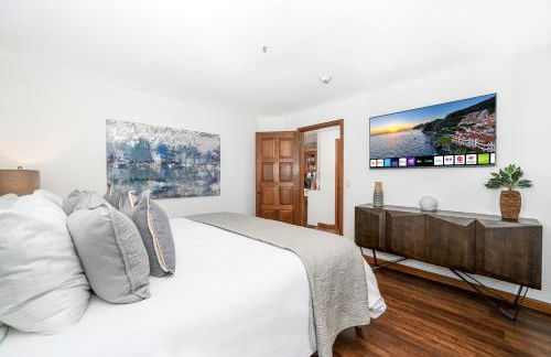 10-Star Property! Premium Ocean Views, Immaculate Corner Condo with Fireplace, New Golf Cart - Foto 7