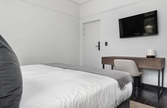 One Calais Luxury Apartments - Photo 9