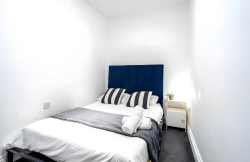 Stylish 3BR Derby Apartment - Sleeps 6, Central Location - Foto 8