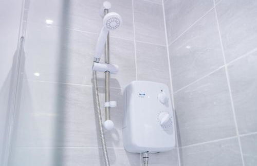 1BR & 2BR Apt -for CONTRACTORS- free PARKING close to EVERTON & ANFIELD stadium, Liverpool City Centre managed by Chique Properties Ltd - Foto 39