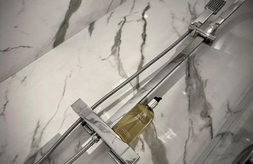 Beautiful Hot tub Suite in St Annes - Photo 91