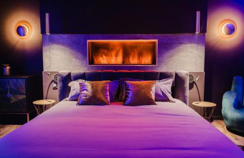 Love Room Les Private Places - Lit King Size et Jacuzzi Privé - Photo 6