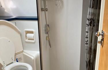 Entire Boat at St Katherine Docks 2 Available select using room options - Photo 29