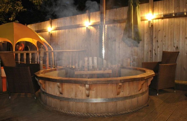 Squirrel Barn. Hi-spec. Hot tub & Wifi. Sleeps 14 - Foto 14