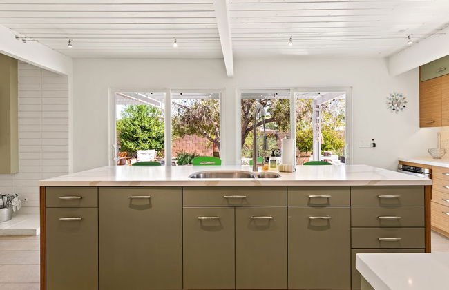 Mid Century Ranch - Private Resort-style Pool! - Foto 15