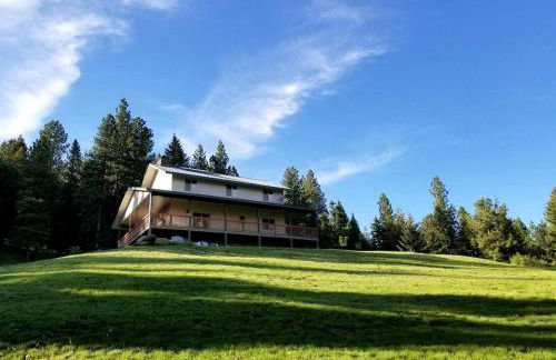 Off-The-Grid Cottage Rental with 360-Degree Mountain Views near Cascade, Idaho - Foto 1