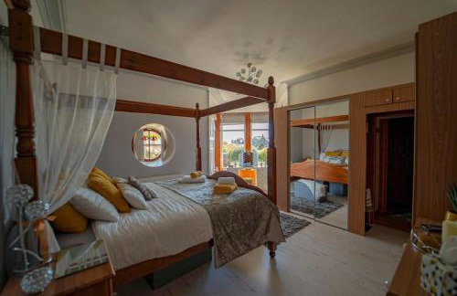 Stunning Central Villa by Golf Course & Beach - Foto 26