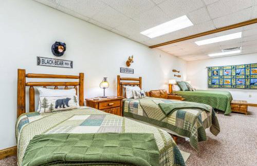 'The Eagles Nest at Alpine' Cabin w/ Fireplace! - Photo 35