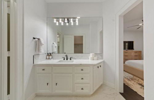 Luxury Mansion in The Woodlands TX with Heated Pool, Spa, BBQ & Basketball Court - Foto 16