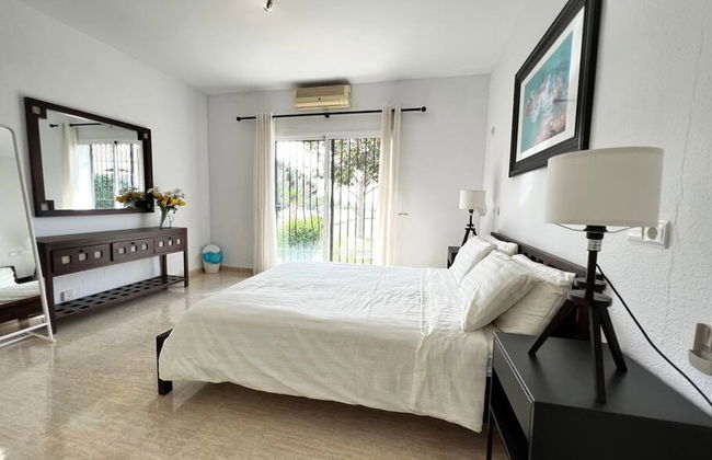 Beautiful Villa With Pool Scenic Views Sleeps 8 - Photo 24