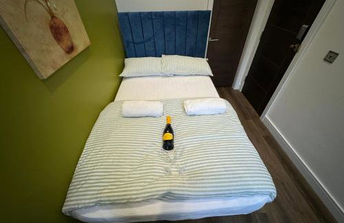 Luxury 6-Bed House - 6 En Suite- Jaquzzi Baths - Private Parking - Suitable for contractors - Foto 53