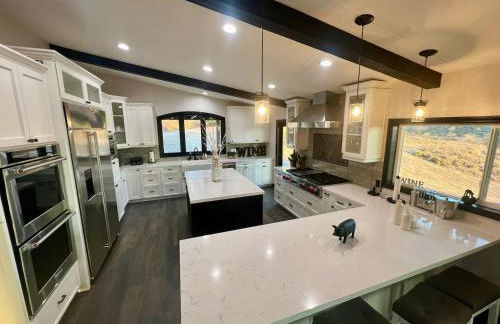 Winery Getaway with Spa and Amazing Hilltop View - Foto 8