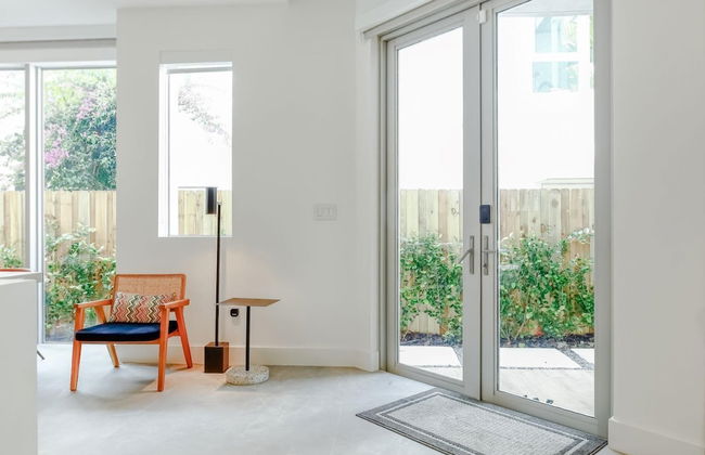 The Modernista 2 - Large Townhome With Pool - Foto 17