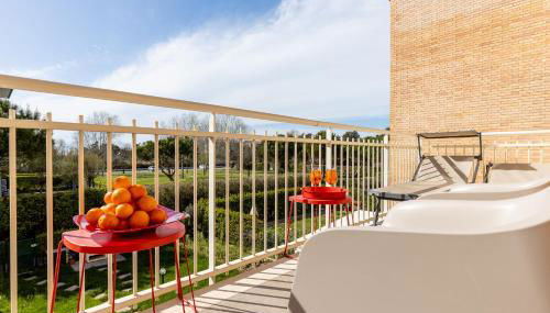 GuestHost -Elegant Seaside Apartment with Pool and Parking - Foto 5