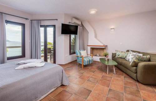 Trizonia Bay Hotel - Photo 44