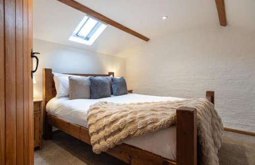 The Coach House - Beautiful Home in Cheltenham! - Photo 97