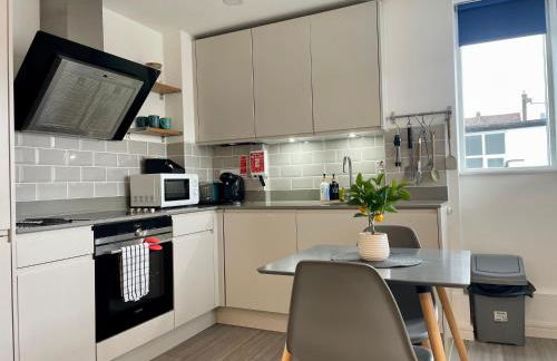 Central Leigh, on the Broadway, private gated parking, balcony - Foto 13