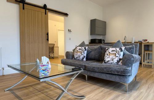 Bespoke 1 Bedroom Barn by Stansted Airport & Holiday Parking - Foto 30
