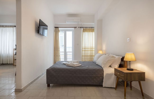 Parikia's Cute Pebble - Photo 7